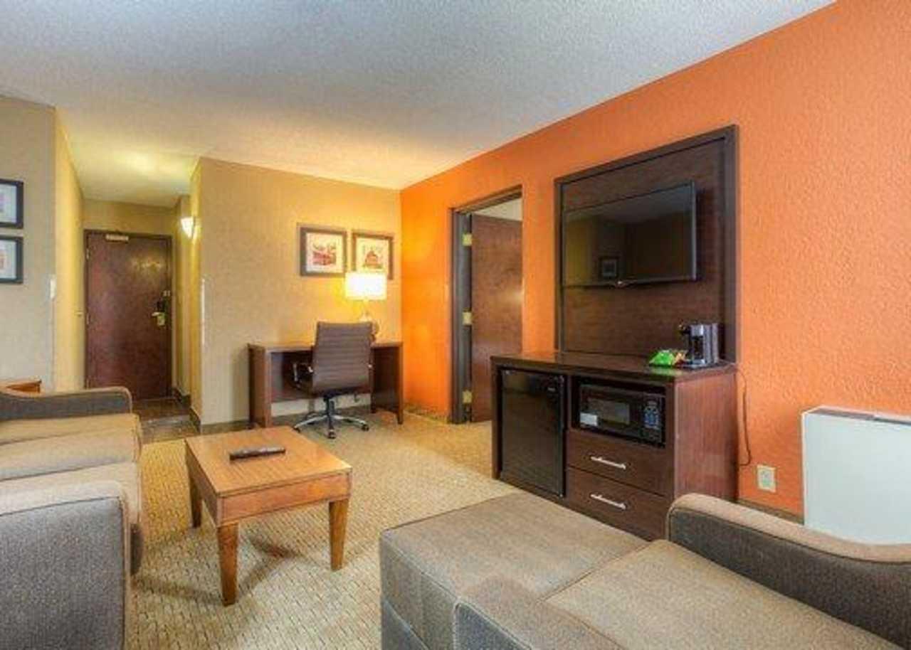 Comfort Inn & Suites Evansville Airport Εξωτερικό φωτογραφία
